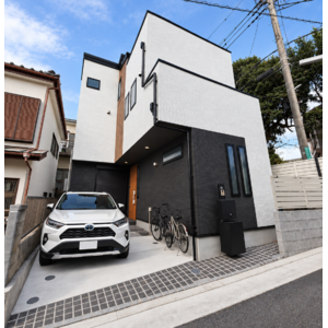 外観（車と自転車）
