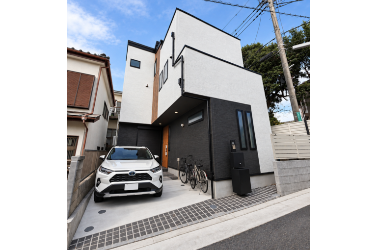 外観（車と自転車）
